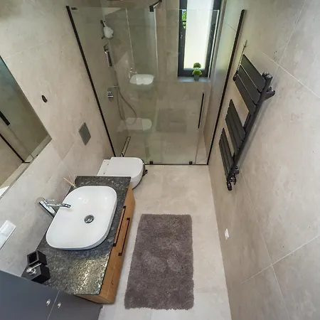 Tosia Z Widokiem Na Gory I Garazem *