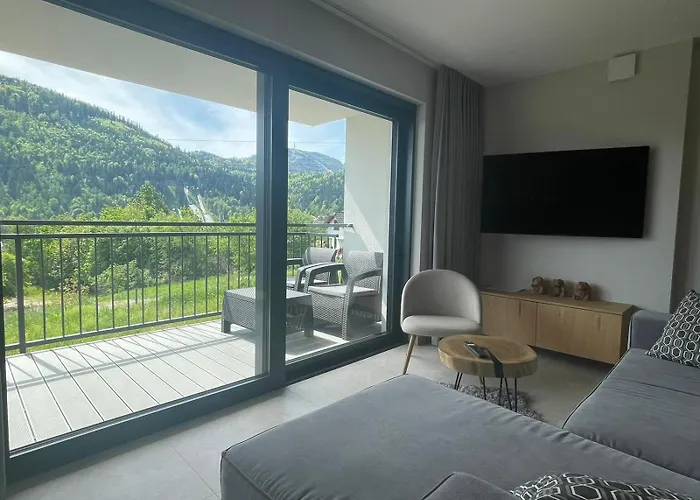 Tosia Z Widokiem Na Gory I Garazem