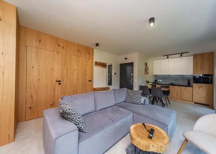 Tosia Z Widokiem Na Gory I Garazem שצ'צ'ירק