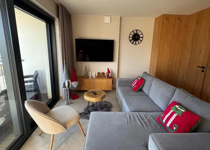 Tosia Z Widokiem Na Gory I Garazem